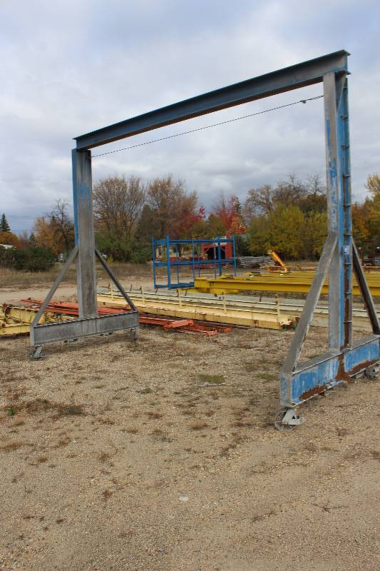 lot 309 image: Commercial Rolling Metal Hoist