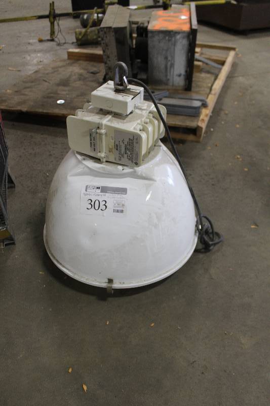 lot 303 image: 400W Metal Halide Industrial Flood Light