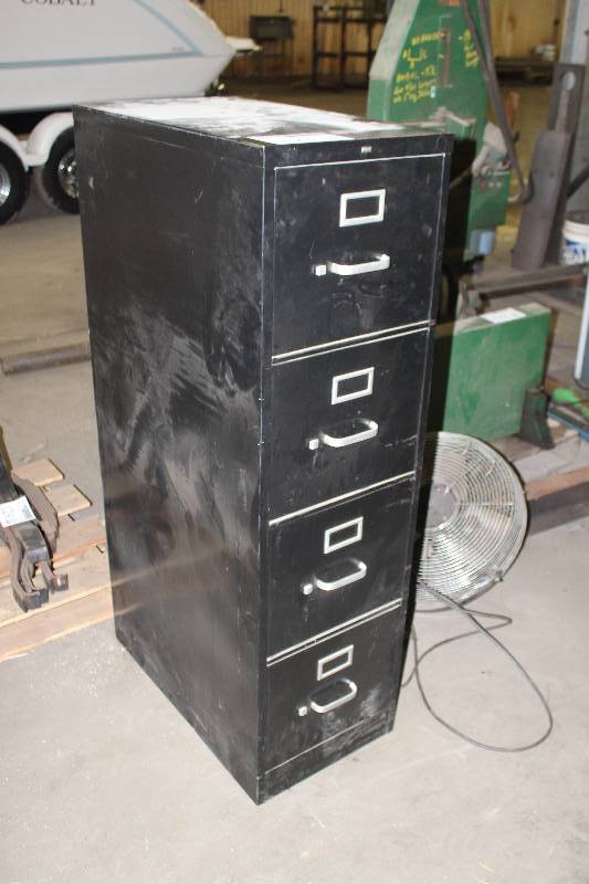 lot 123 image: 4-Drawer Metal File Cabinet