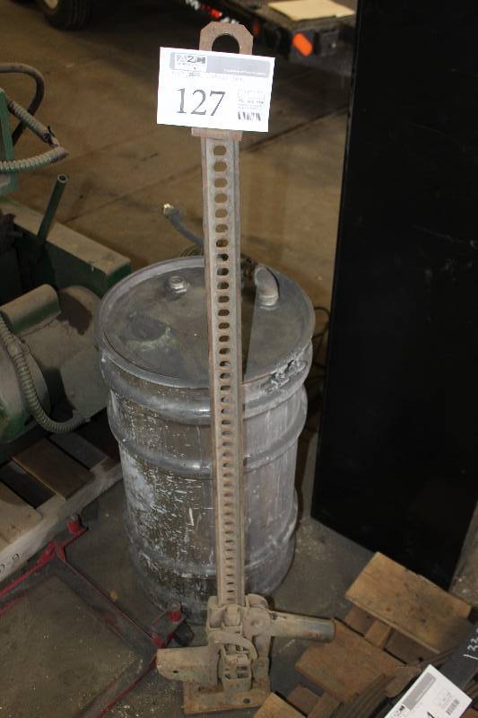 lot 127 image: 50in. Vertical Floor Jack