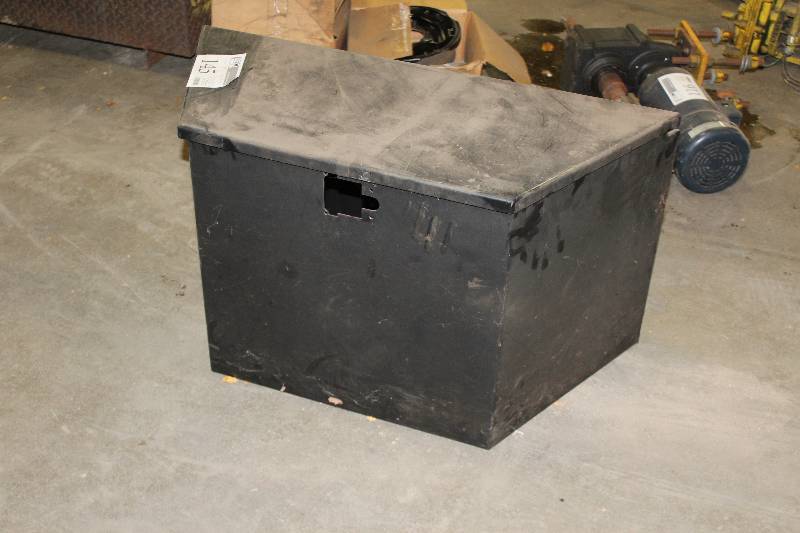 lot 145 image: Trailer Box