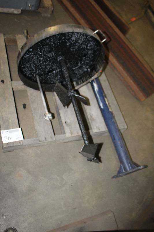 lot 76 image: Industrial Paint Mixer