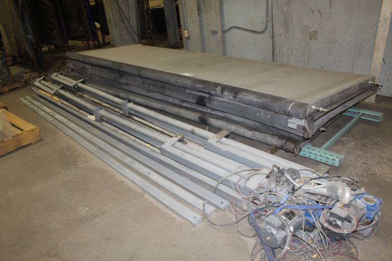 lot 61 image: Industrial Insulated Retractable Freezer Door System w Control Modules