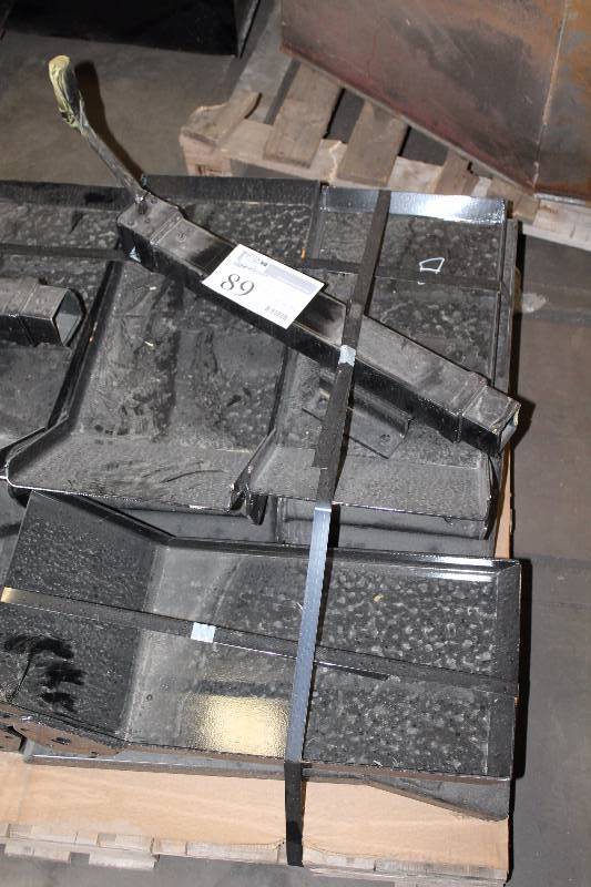 lot 89 image: Lot of (8) Fender Wells, Trailer Stand