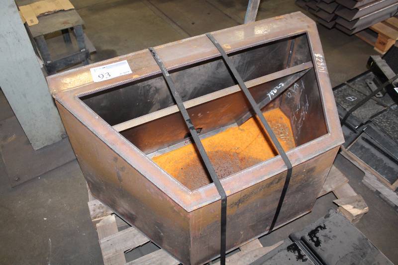 lot 93 image: Steel Box