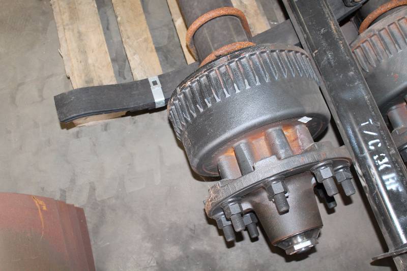 lot 83 image: Dexter Axle 15000lbs. 8-Lug Axle w Leaf Spring Assemblies