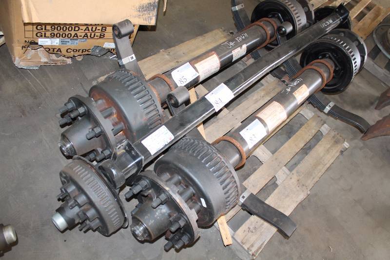 lot 84 image: Dexter 7000lbs. 8-Lug Axle Bar w Extra Hub