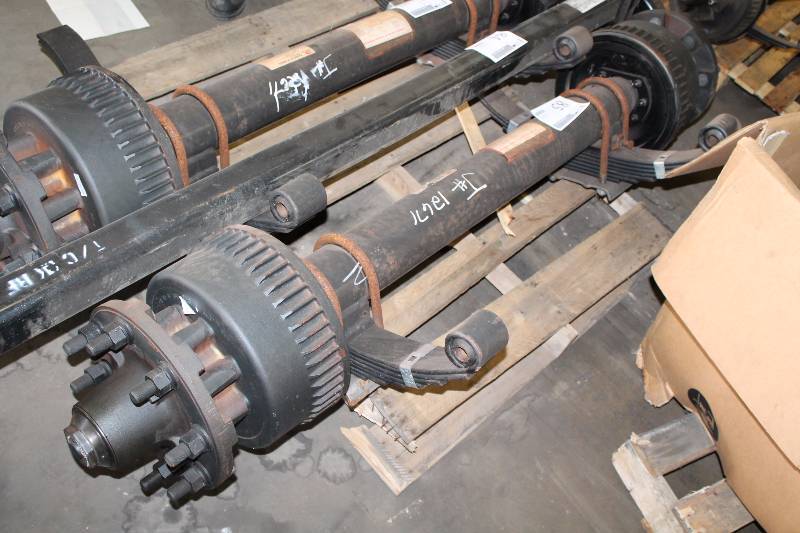 lot 85 image: 8-Lug Axle w Leaf Spring Assemblies