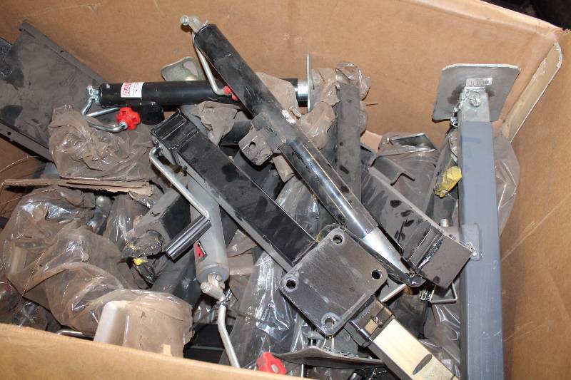 lot 313 image: Lot of (13) Trailer Jacks
