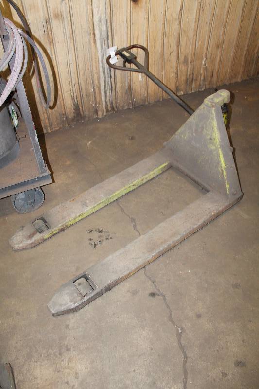 lot 46 image: Pallet Jack