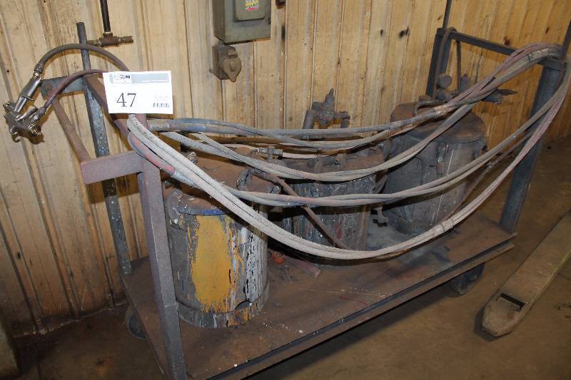 lot 47 image: Industrial Paint Tanks, Sprayers, Hoses