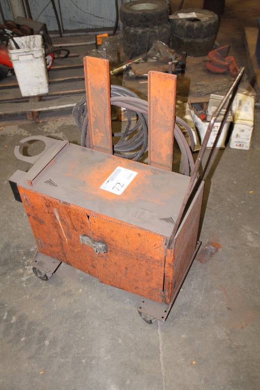 lot 72 image: Welding Cart w 220V Connection