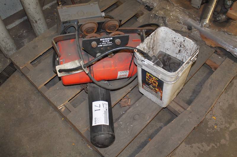 lot 71 image: CM Lodestar 1-Ton Hoist System