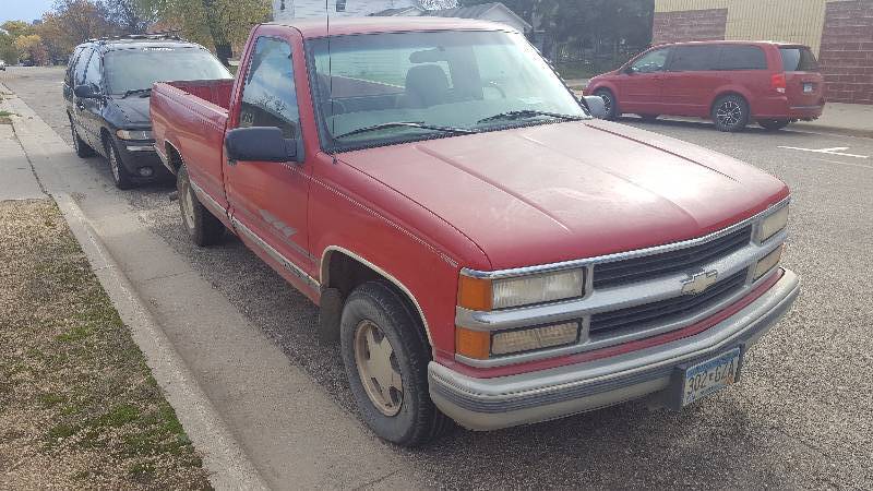 lot 4 image: 1997 Chevrolet C1500 Truck