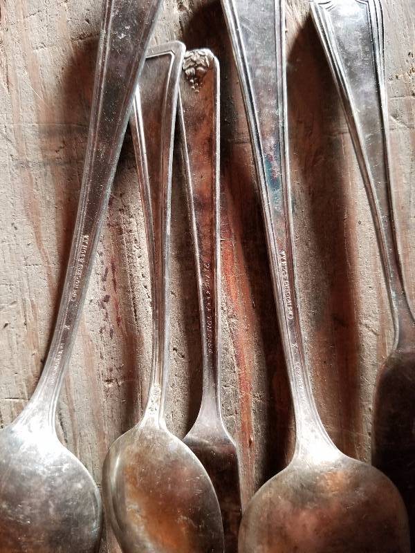 lot 13 image: Vintage silverware