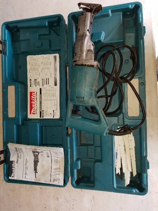 lot 69 image: Makita JR3000v sawzall