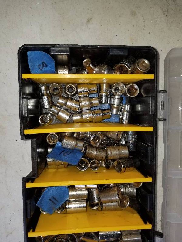 lot 29 image: Metric 38 drive misc sockets 8mm-15mm