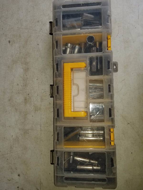 lot 31 image: Standard 38 drive misc sockets 38 to 1116 deep