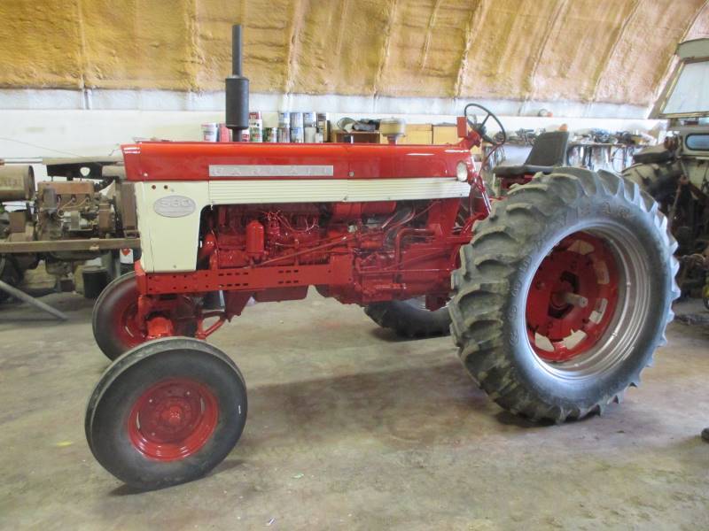 lot 2 image: IH 560 Gas