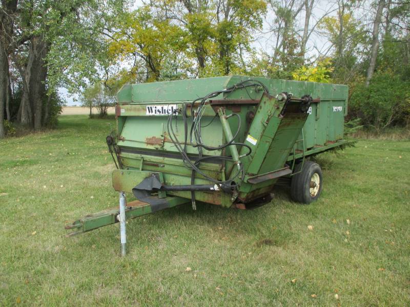 lot 14 image: Wishek 6514 Feed Wagon