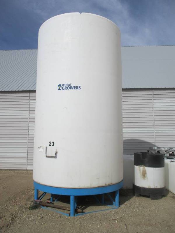 lot 16 image: 5k gal Poly Vertical Tank