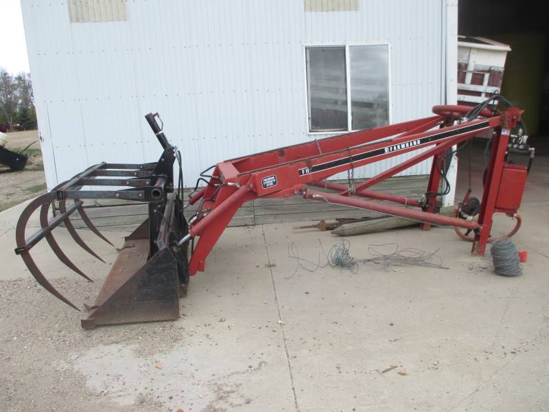 lot 23 image: Farmhand F11D Loader wGrapple