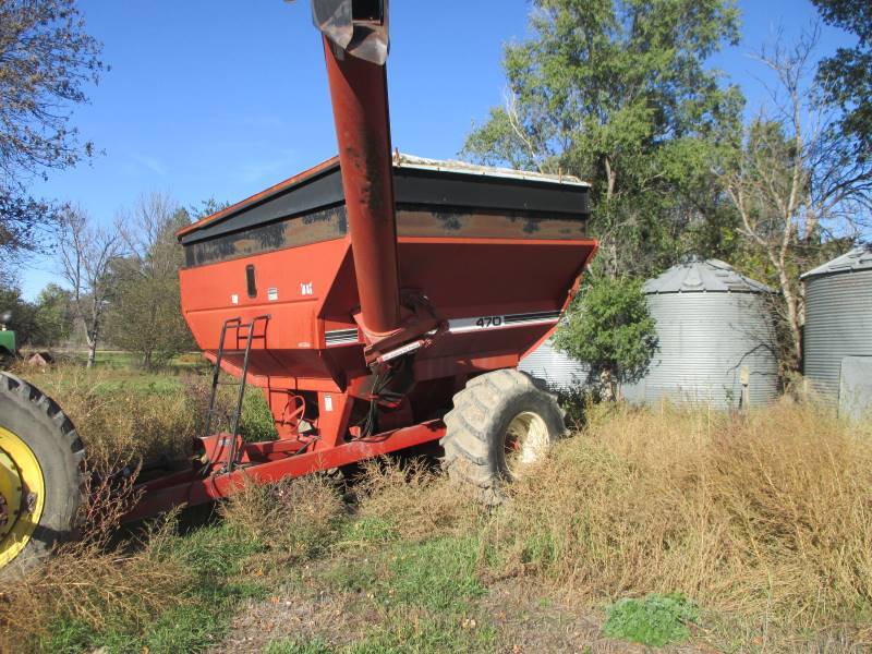 lot 27 image: Brent 470 Grain Cart