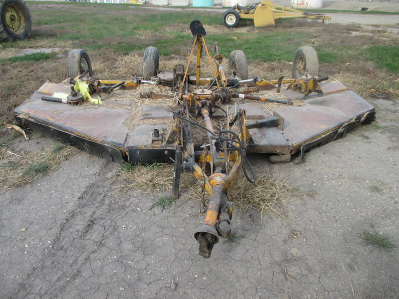 lot 29 image: 14 Batwing Mower