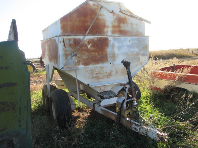 lot 37 image: Simonsen Mfg 6 Ton Fertilizer Spreader
