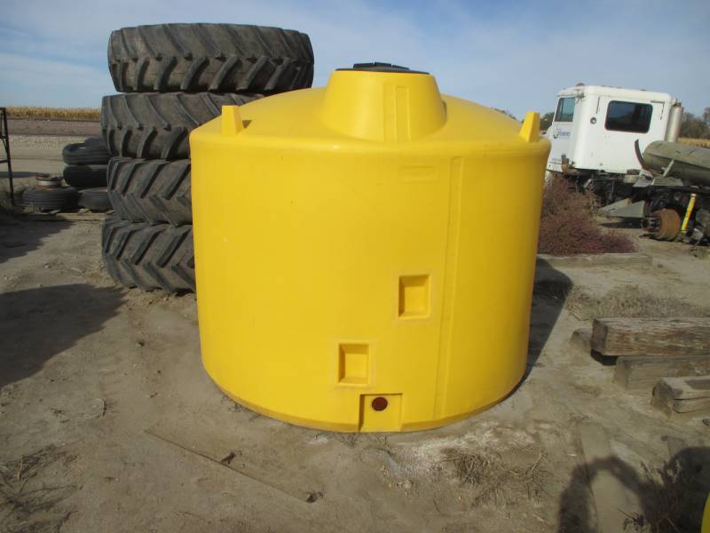 lot 46 image: FS Mfg 1600 gal Poly Tank