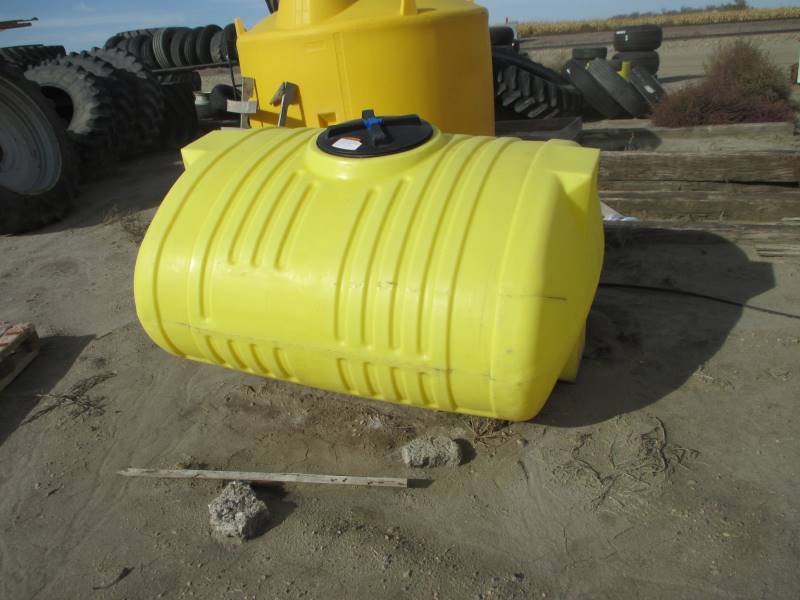 lot 47 image: 400 gal Horizontal Poly Tank