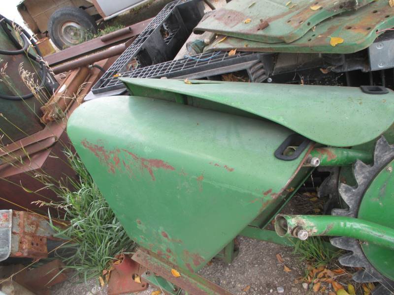 lot 51 image: JD 4020 Fenders