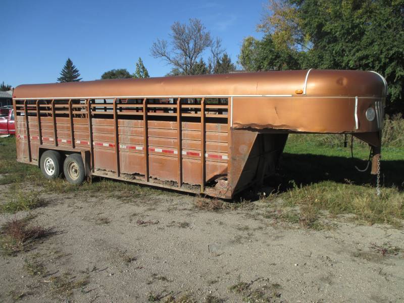 lot 60 image: 1989 Kiefer 22 Gooseneck Stock Trailer
