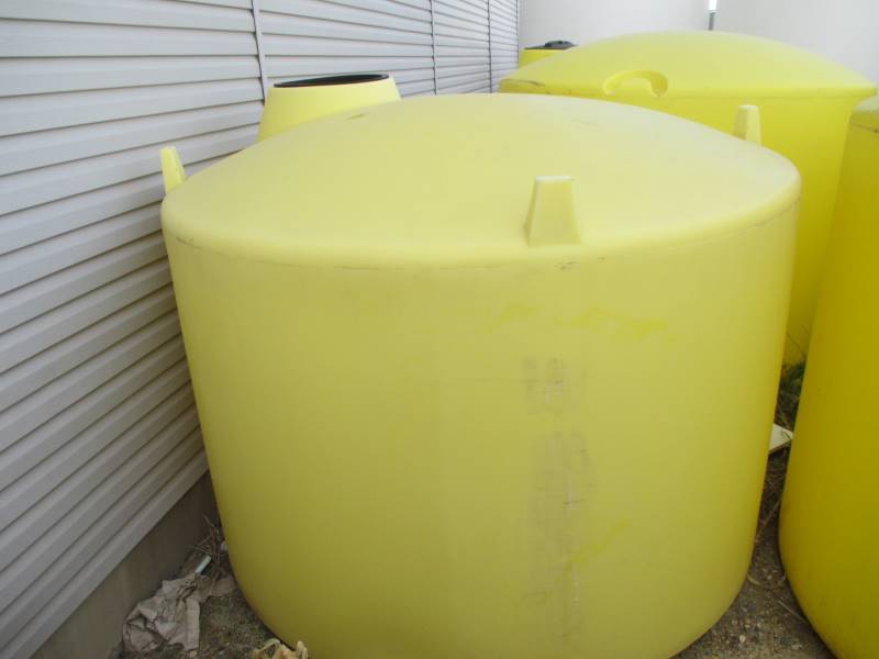 lot 66 image: 1,600 gal Vertical Poly Tank