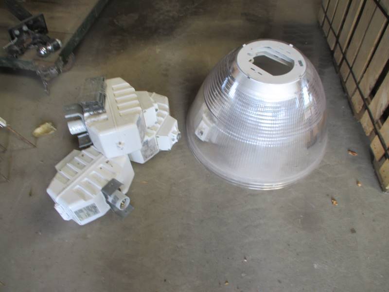 lot 88 image: (3) New Shop Lights