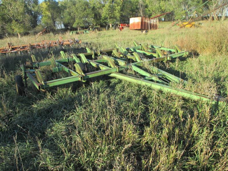 lot 92 image: 16 JD 1600 Chisle Plow wHarrow
