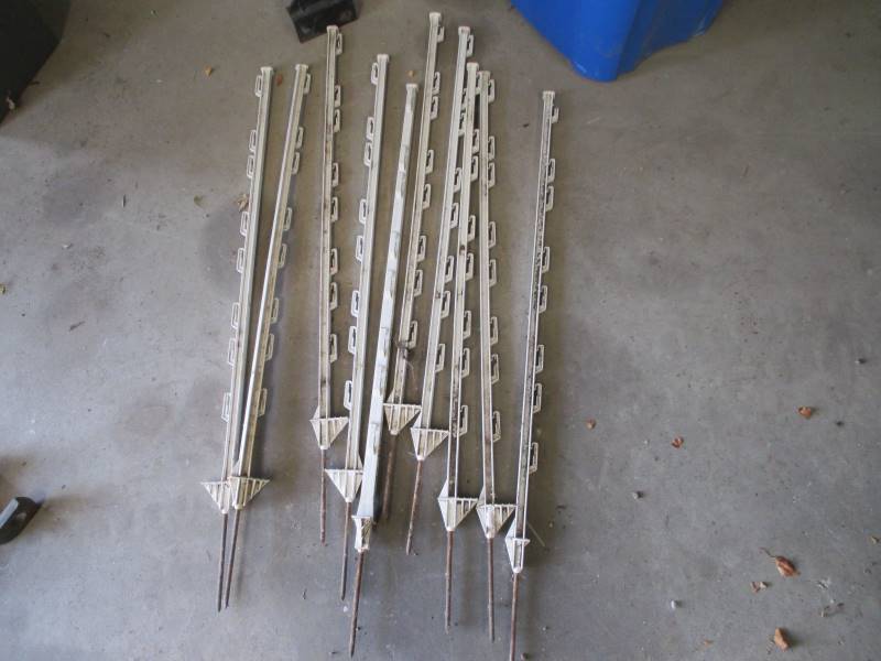 lot 95 image: 10 Electric Fence Posts