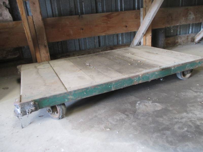lot 101 image: Heavy Duty Shop Cart