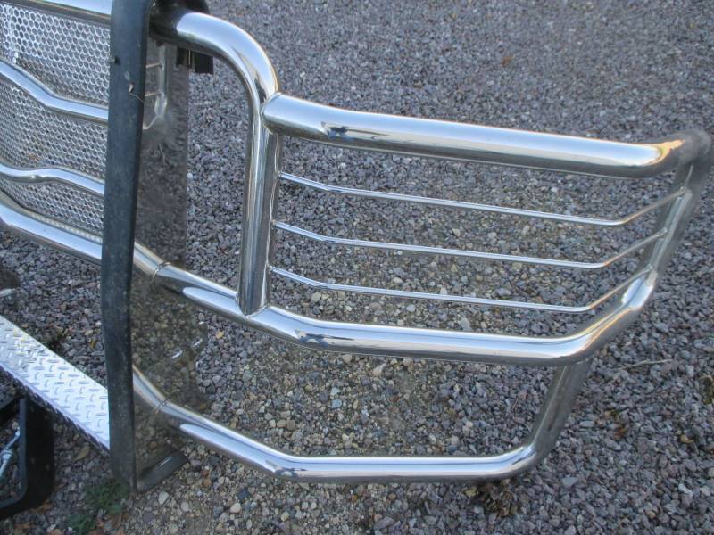 lot 105 image: Near New Grill Guard