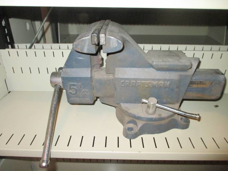 lot 112 image: Craftsman 5 12 Vise