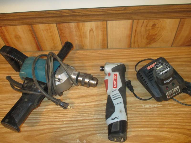lot 115 image: 12 Makita Drill & Craftsman Impact Driver