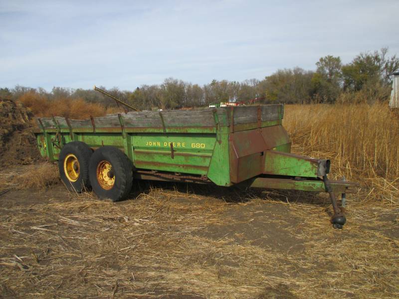 lot 44 image: JD Manure Spreader