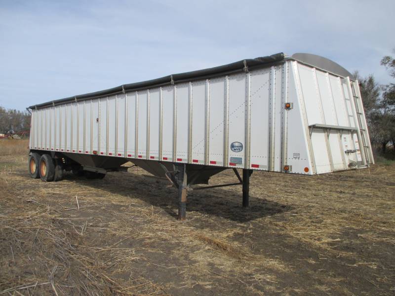 lot 5 image: 2010 42 Merritt Grain Trailer