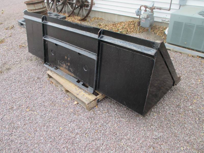 lot 20-B image: 8 Bobcat Snow Bucket