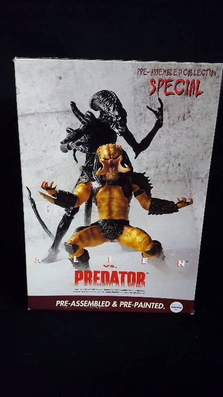 lot 3 image: Alien Verses Predator