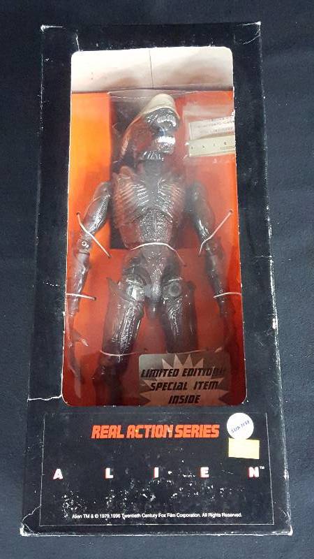 lot 179 image: Alien Action Figure