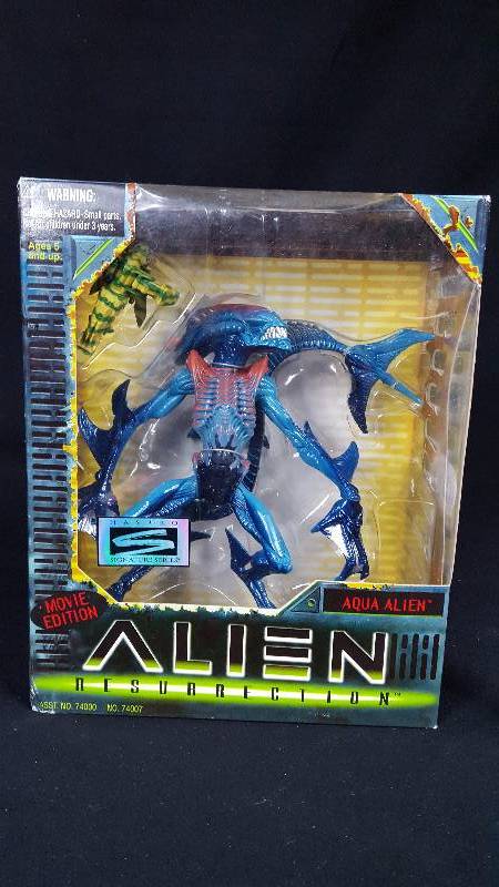 lot 185 image: Alien Action Figure