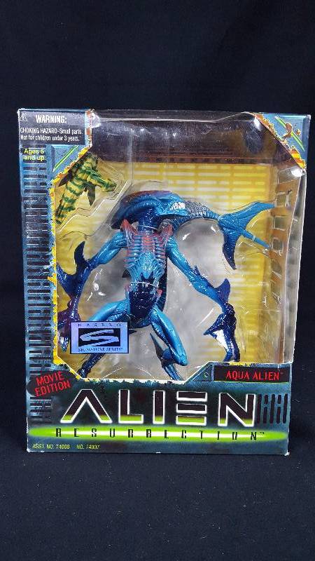 lot 186 image: Alien Action Figure