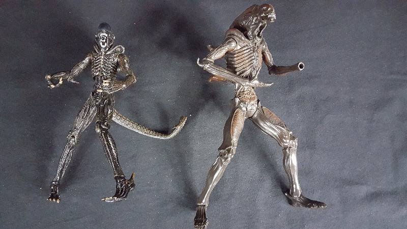 lot 194 image: Alien Figures