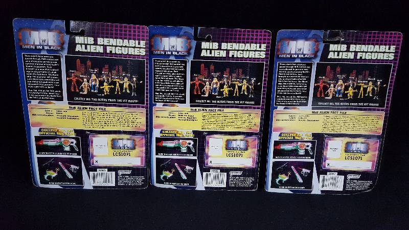 lot 231 image: Men In Black MIB Action Figures